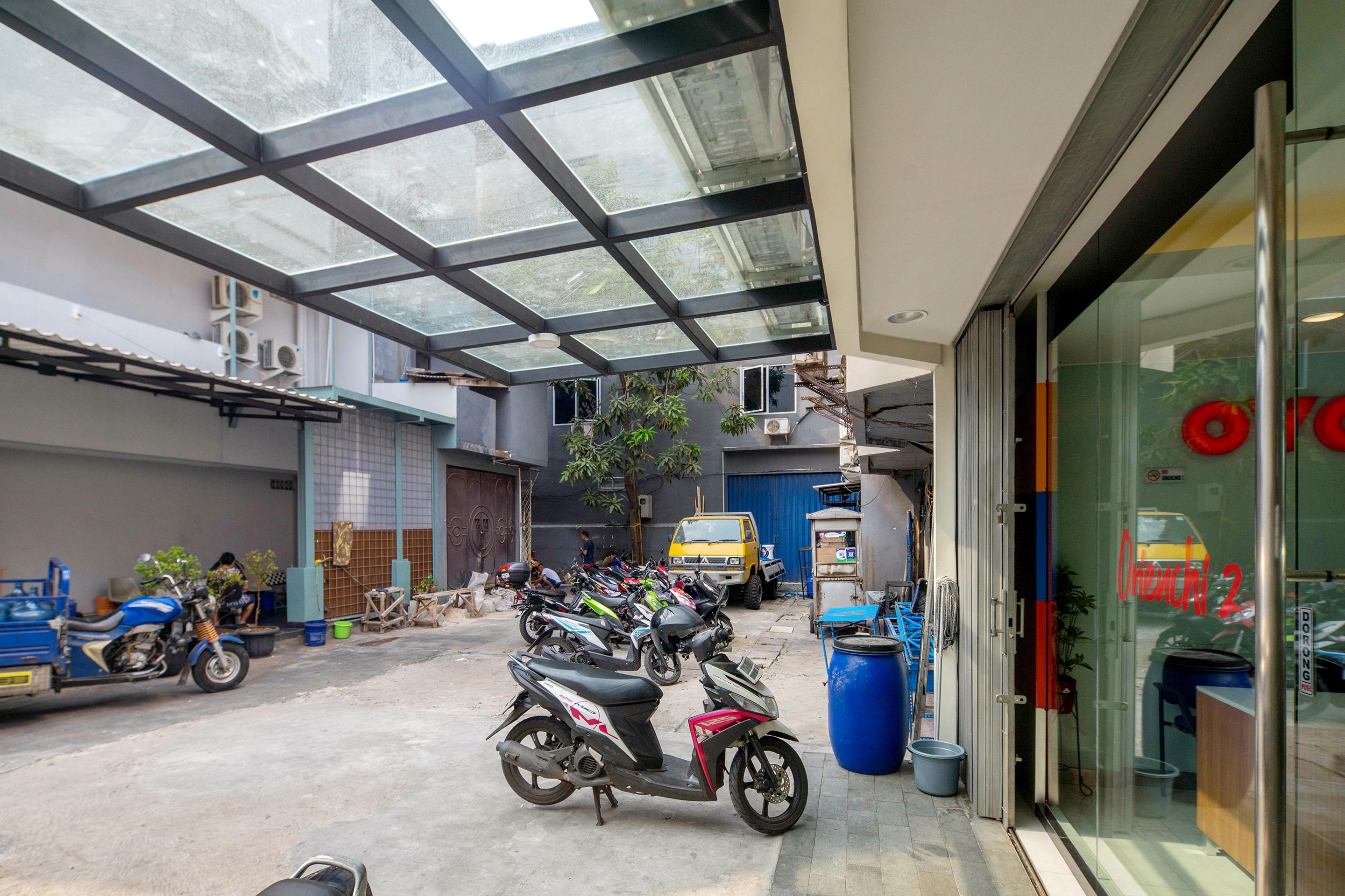 Отель Super Oyo Capital O 1121 Orienchi 2 Джакарта Экстерьер фото